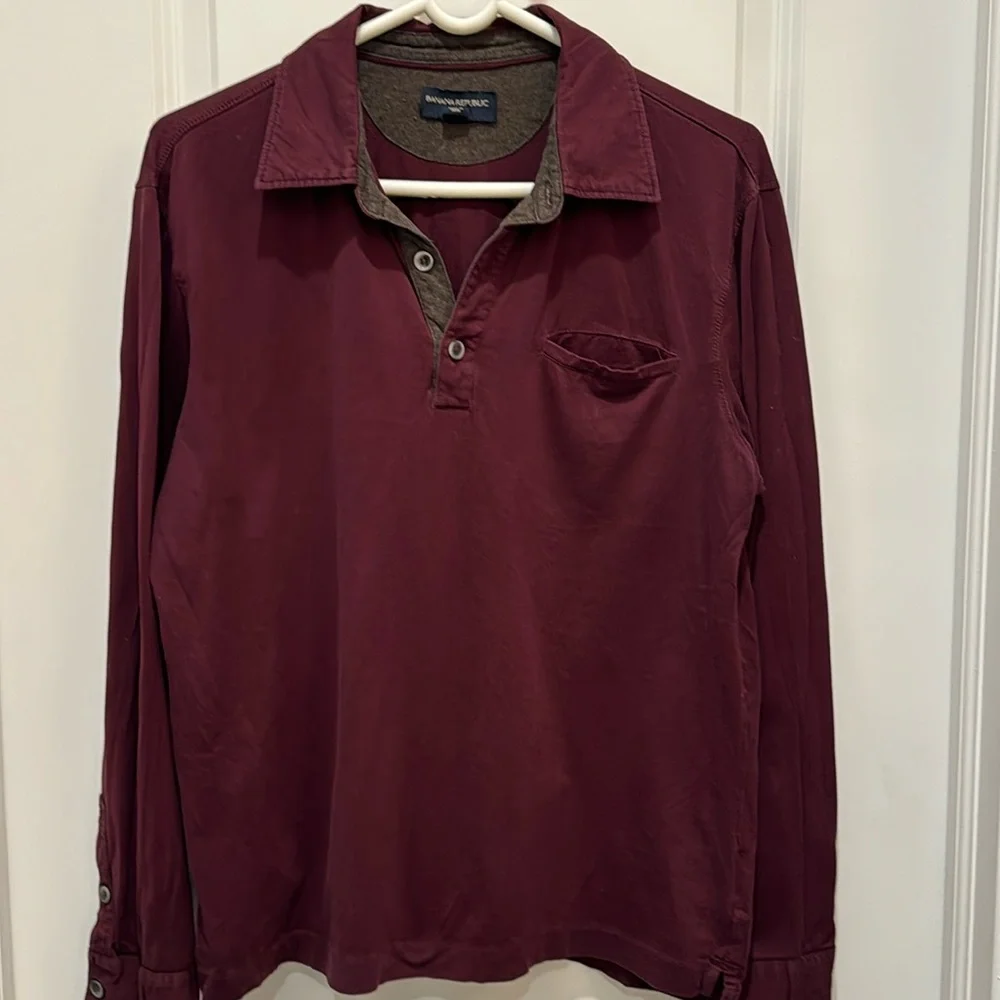Banana Republic Men’s cranberry, long sleeve, collared cotton shirt. Size Medium